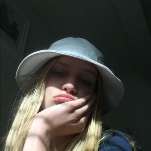 Meet your Posher, Devyn